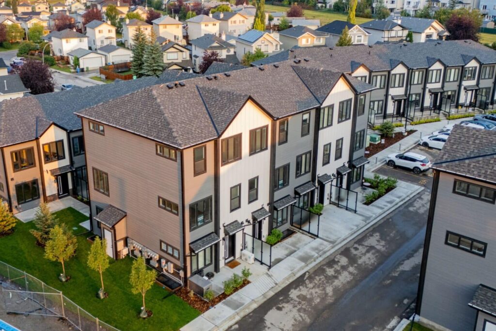 Exterior of Metro Sky 18 – 1100A, 80R Arbour Lake View NW
